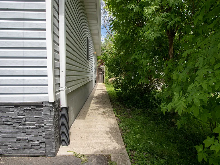 104 Dominion Rd — Photo 2