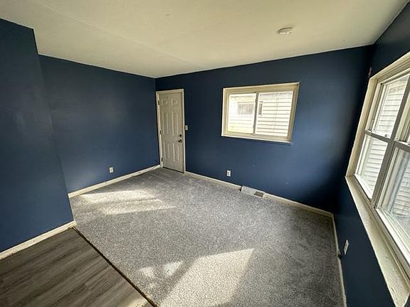 4th image of 828 E Como Ave #828