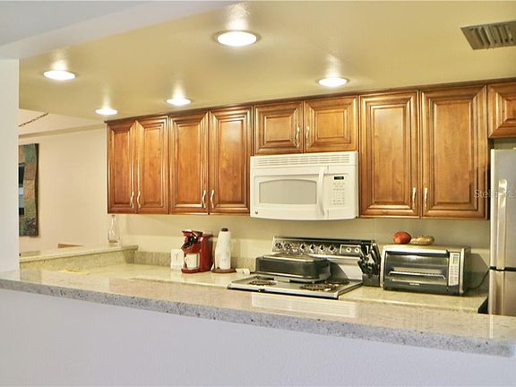 3rd image of 1724 Golfview Dr #1724