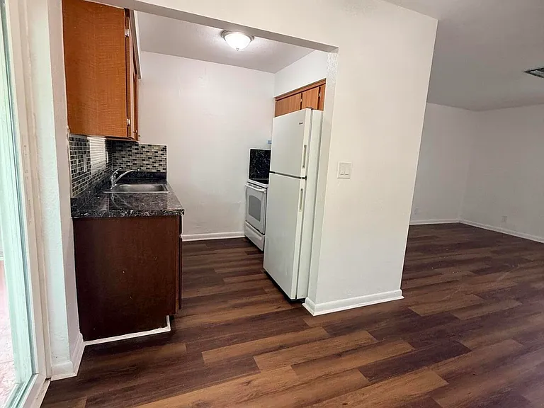 4001 NW 31st Ave #4 — Photo 8