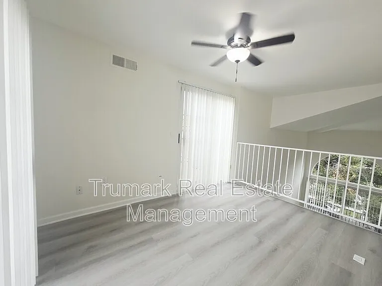 475 E Orange Grove Ave #T — Photo 8