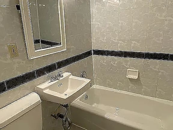 5th image of 250 E 75th St APT 4W