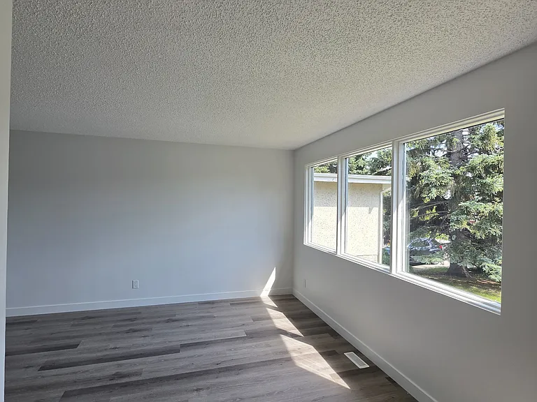 16 Beaver Dam Pl NE #16 — Photo 2