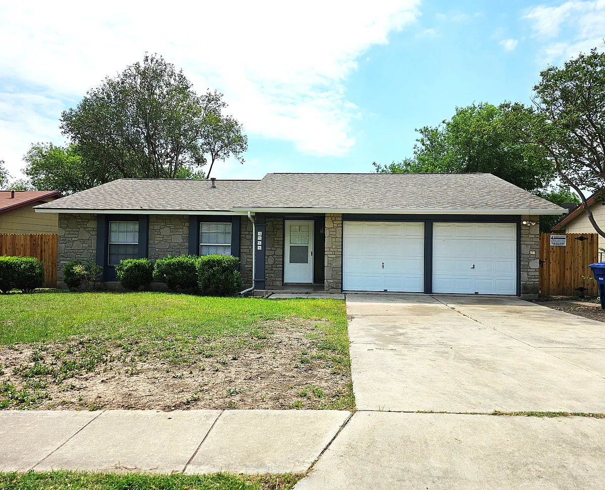 2 car garage - 9514 Quicksilver Dr