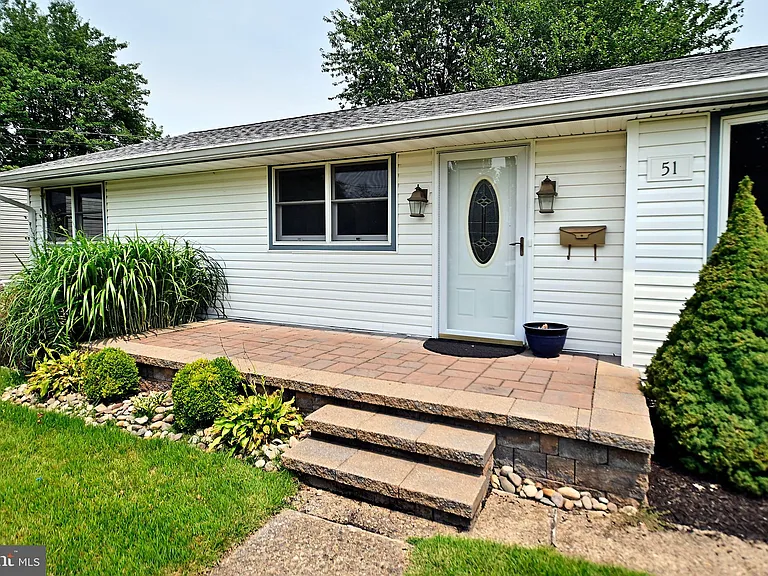 51 Macon Dr — Photo 30