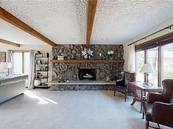 4th image of 6060 Briar Dr