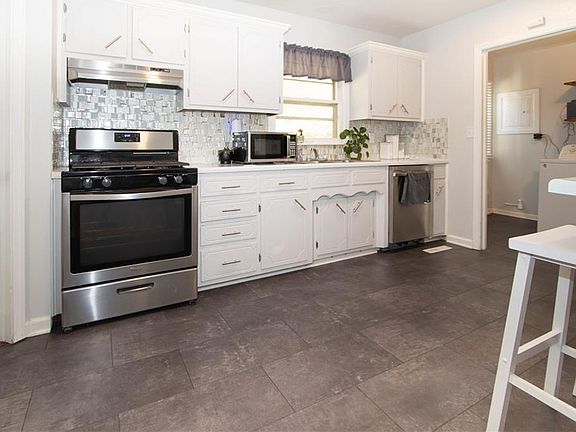 5th image of 205 Larkin St