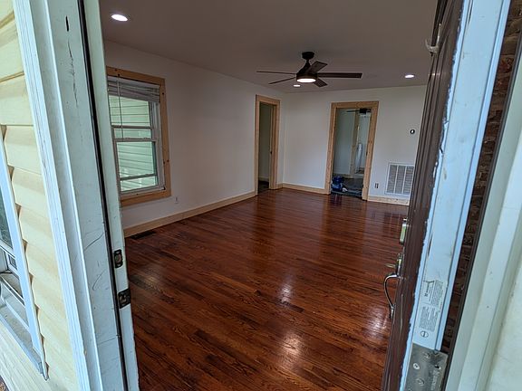 3rd image of 1202 Glynridge St