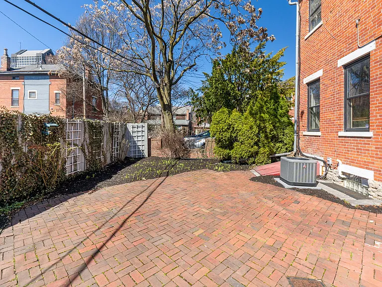 529 S 3rd St — Photo 60