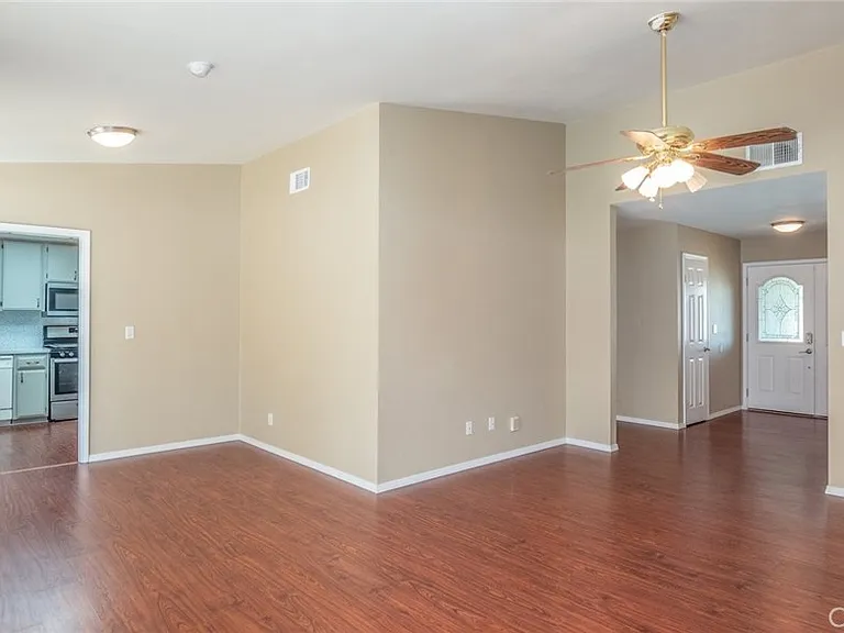 925 Diane Way — Photo 7