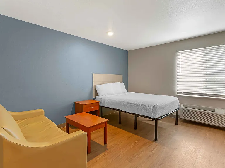 Deluxe Studio - 1 Full Bed