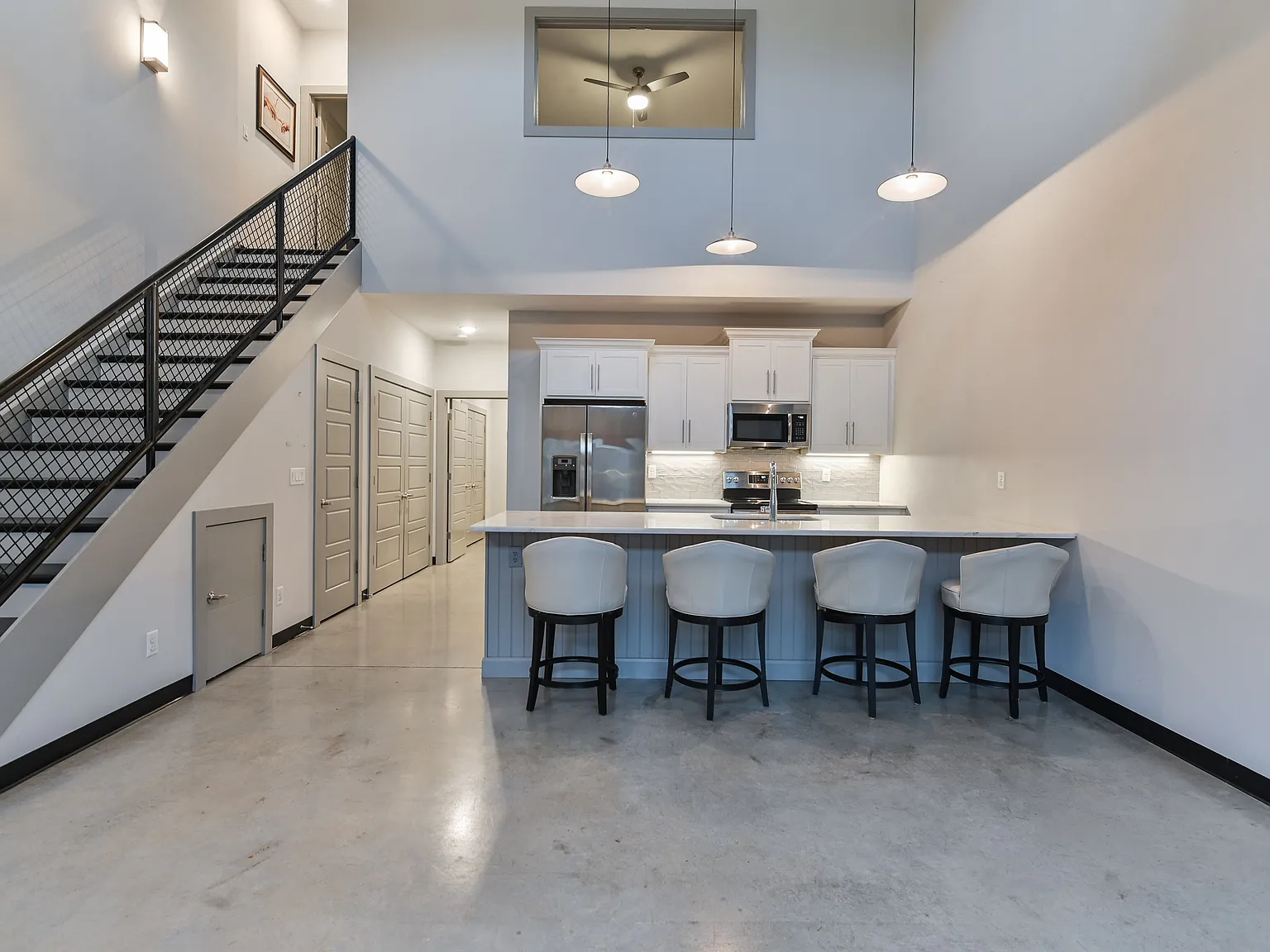 2 bed, 1300 sqft, $2,000 — Photo 1