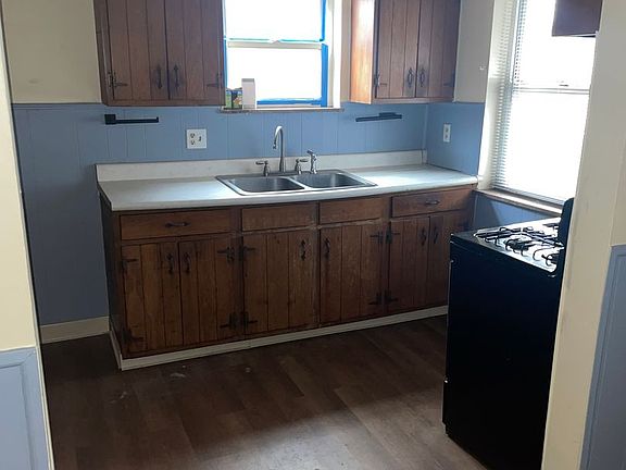 2nd image of 6915 Gloria Dr