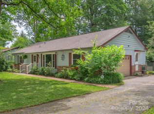 521 Pineland Rd, Hendersonville, NC 28792