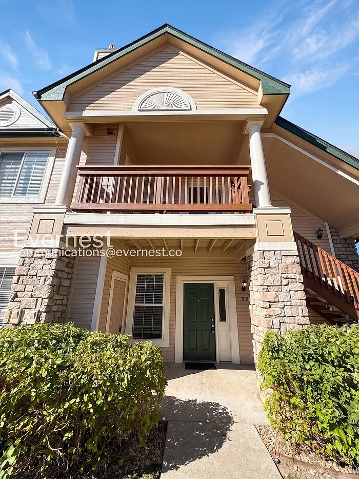 2 bed, 2.0 bath, 1012 sqft, $2,100 — Photo 1