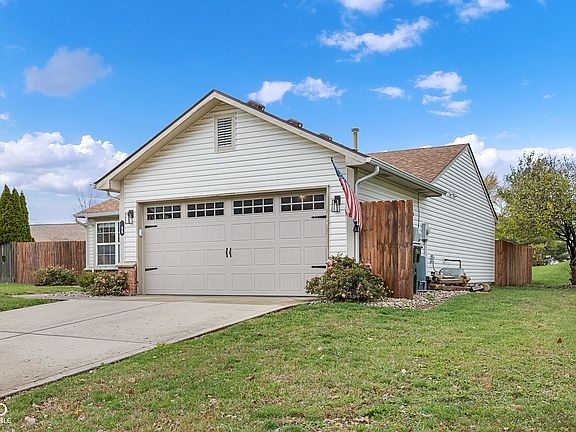 3rd image of 856 E Fleetwood Dr