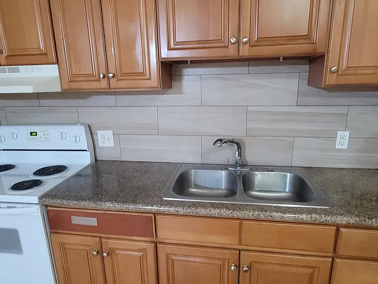 305 N 10th St #17 — Photo 3