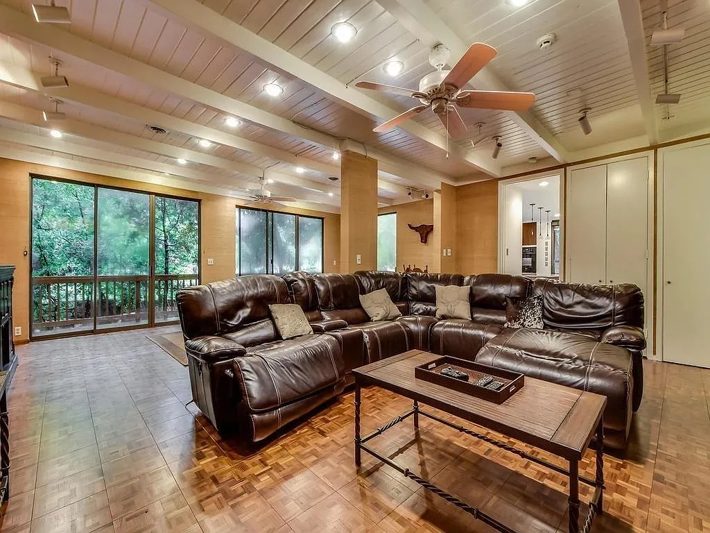 6 bed, 4246 sqft, $13,000 — Photo 2