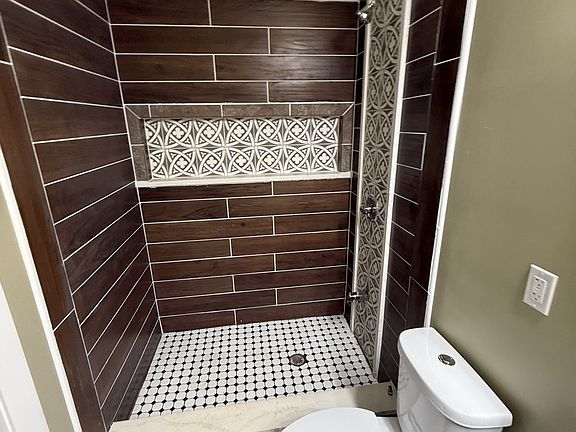 5th image of 27 S Tuxedo St #1