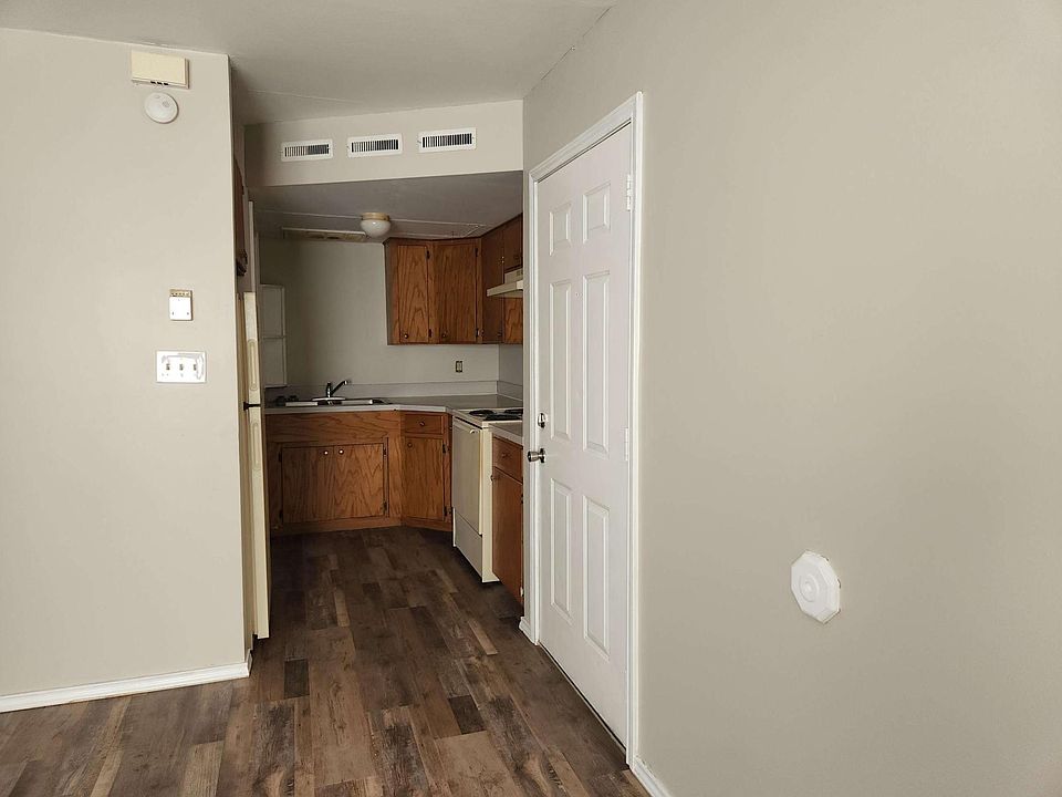 2nd image of 1011 N Main St #10