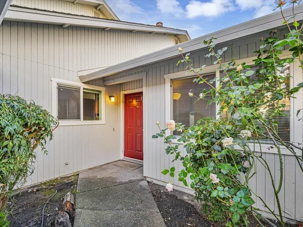 1208 Capri Way, Rohnert Park, CA 94928