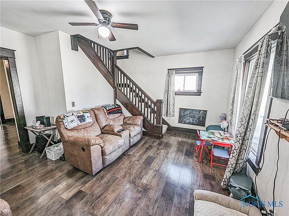 4th image of 715 W North St