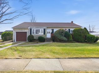 2 McLeod Street, Massapequa Park, NY 11762