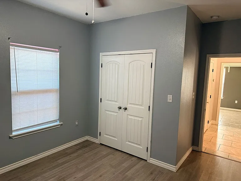 302 N Carver — Photo 28
