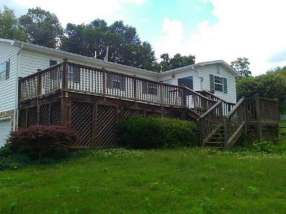 2nd image of 201 Lincoln Dr