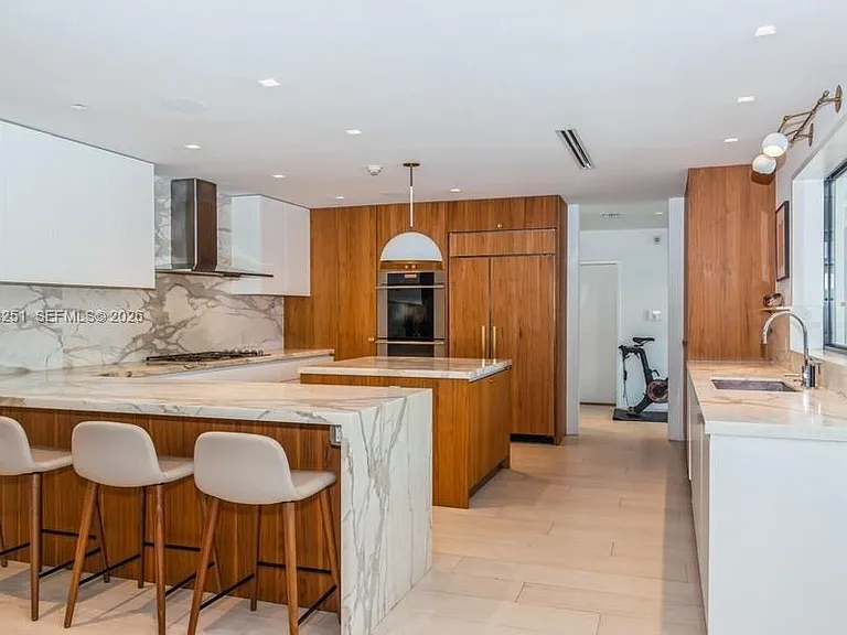 1035 Catalonia Ave — Photo 9