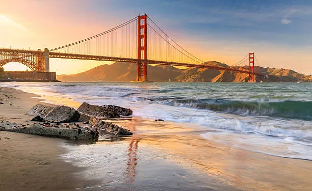 Crissy Field's sandy shores and iconic Golden Gate views in just a quick 10min drive!