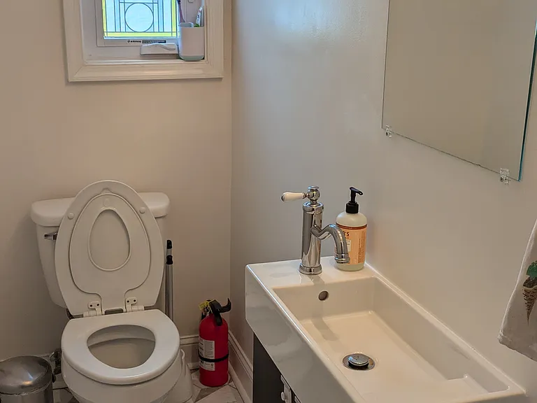 806 Hamilton St NE — Photo 16