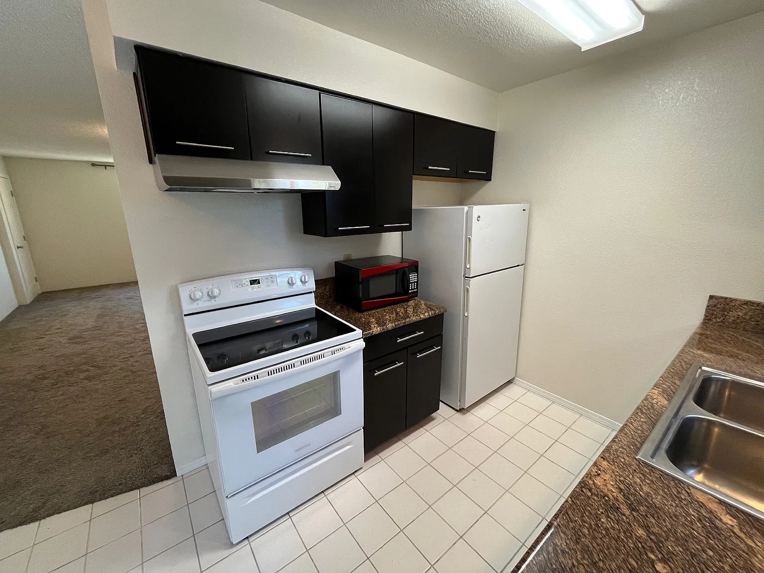 2 bed, 900 sqft, $1,400 — Photo 3