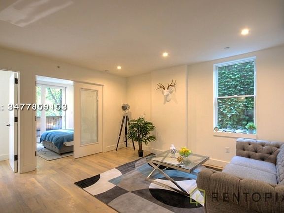 4th image of 10 Lexington Ave #3W