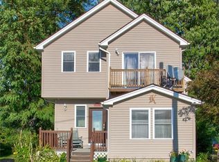 24 Crockett St, Warwick, RI 02889