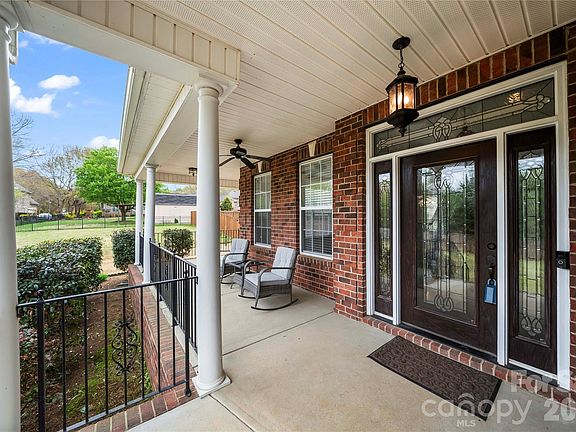 4th image of 2589 Shamrock Rd