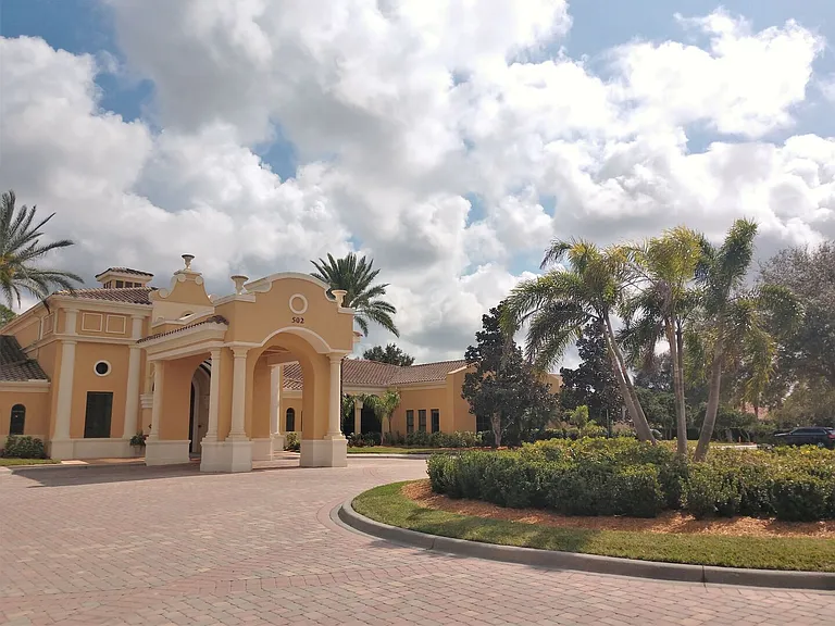 116 Pesaro Dr — Photo 48