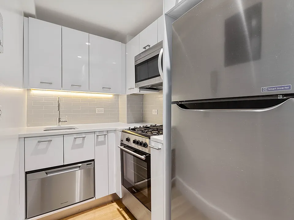 230 E 44th St #2A