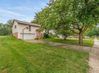 2721 Hiawatha Rd, Cedar Falls, IA 50613