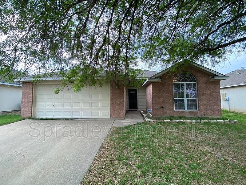 1st image of 1606 Twisted Oak Dr
