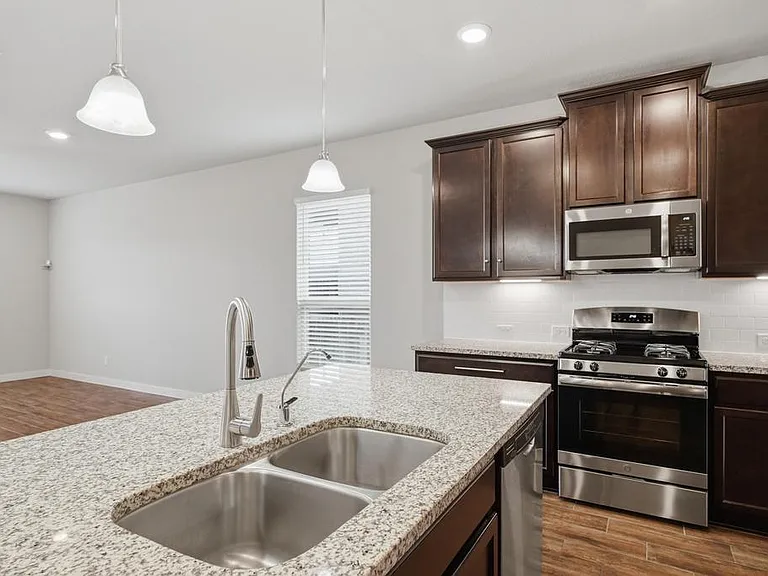 2431 Valencia Crst — Photo 10
