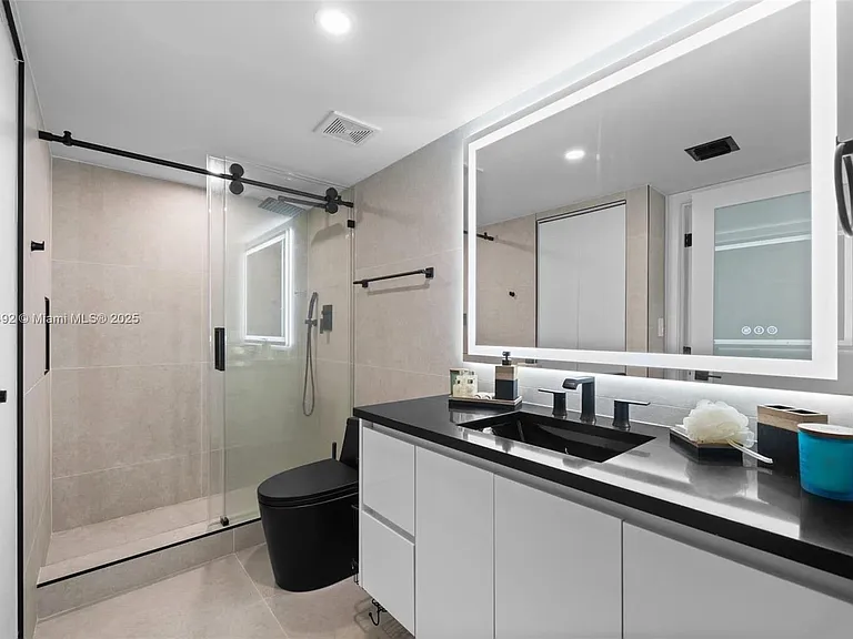 1200 Brickell Bay Dr #2812 — Photo 6