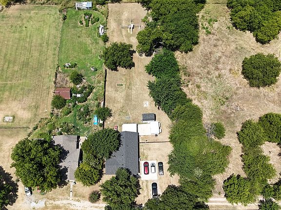 3rd image of 200 S Mimosa St