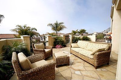 Backyard flagstone patio