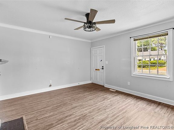 3rd image of 211 Hull Rd