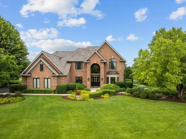 36W700 Whispering Trl, St Charles, IL 60175