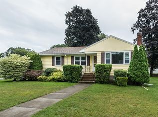 32 Mitchell Ln, Wakefield, MA 01880