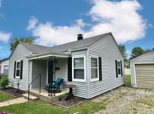 912 Rider St, Flora, IL 62839