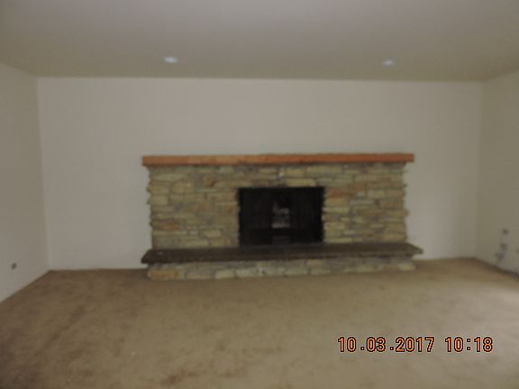 5th image of 626 Janine Ln