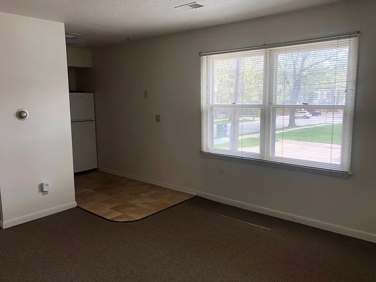 405 N State St — Photo 2